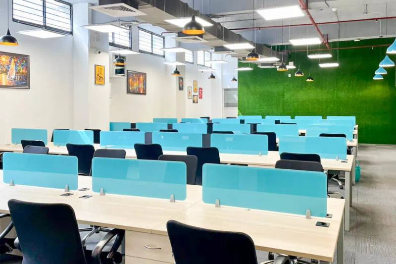 Office On photo 1